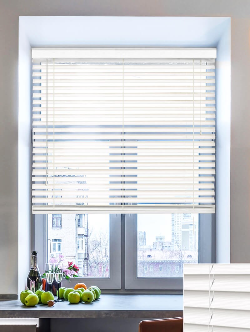 Clean White Wood Grain Faux Wood Venetian Blind