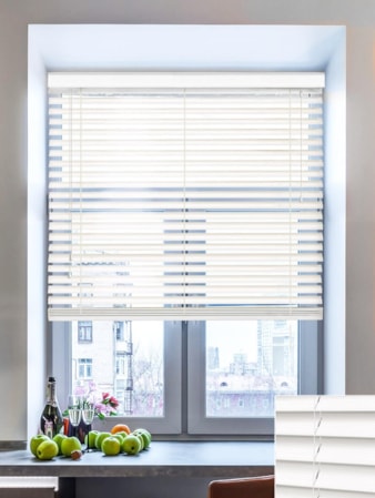 Clean White Wood Grain Faux Wood Venetian Blind