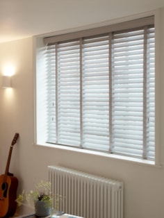 Pigeon Grey Real Wood Venetian Blind With Tapes